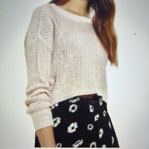 Urban Outfitters Silence + Noise Cropped Pullover Sweater. Women’s S